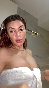 AbrilColls  online show from November 1, 2025, 4:30 am