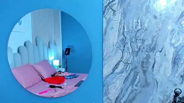 luly dreams online show from April 12, 2026, 11:57 am