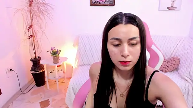 Snapshot of EmmaMyers1 chatting on May 7, 2026, 8:45 pm EmmaMyers1 online show from May 7, 2026, 8:45 pm