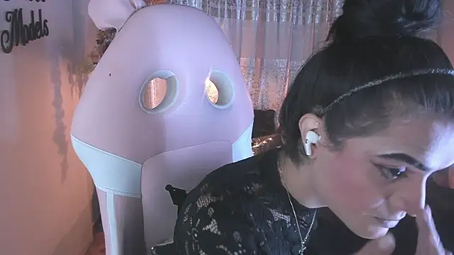 Snapshot of ZAMMIRA chatting on November 25, 2025, 4:24 am ZAMMIRA online show from November 25, 2025, 4:24 am