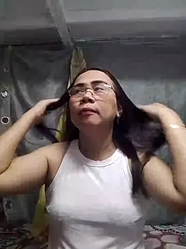 Snapshot of erma_joy chatting on April 27, 2026, 9:13 pm erma joy online show from April 27, 2026, 9:13 pm