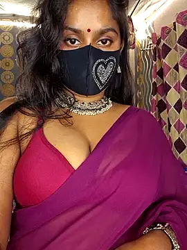 Snapshot of Sweet-Maddlina chatting on October 22, 2025, 3:28 am Sweet-Maddlina online show from October 22, 2025, 3:28 am