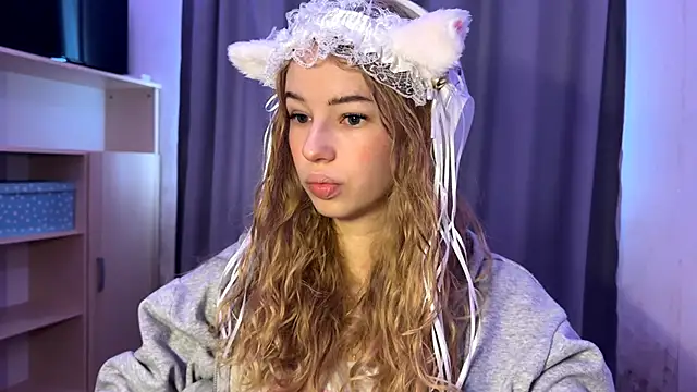 LunaCrave online show from October 24, 2025, 7:29 am