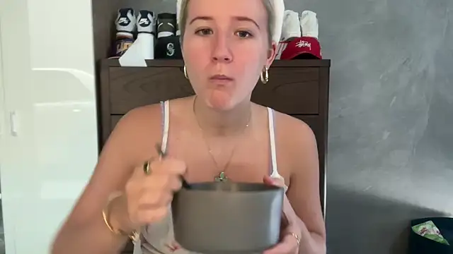 itssosierra online show from April 5, 2026, 11:44 pm