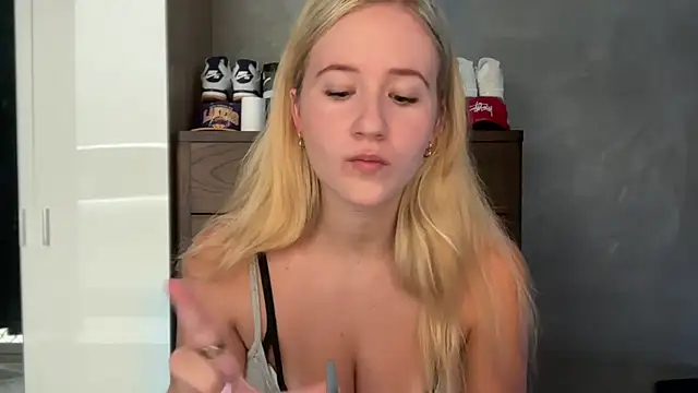 itssosierra online show from April 10, 2026, 2:51 am