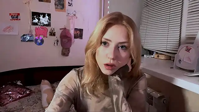 HeatLily online show from November 21, 2025, 8:30 pm