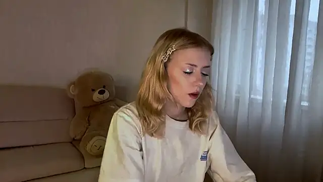 HeatLily online show from November 26, 2025, 11:21 am