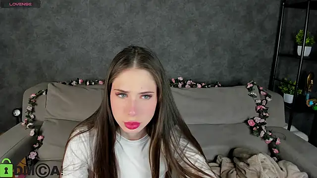 Lana Stones online show from November 4, 2025, 12:58 am