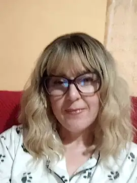Snapshot of Amelialove42 chatting on June 5, 2026, 8:03 pm Amelialove42 online show from June 5, 2026, 8:03 pm