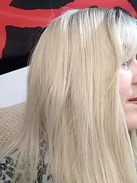 Amelialove42 online show from January 18, 2026, 1:25 pm