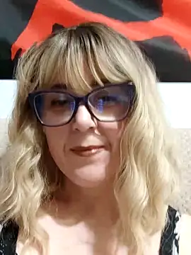 Snapshot of Amelialove42 chatting on April 20, 2026, 6:53 pm Amelialove42 online show from April 20, 2026, 6:53 pm