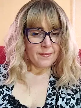 Snapshot of Amelialove42 chatting on May 8, 2026, 1:15 pm Amelialove42 online show from May 8, 2026, 1:15 pm