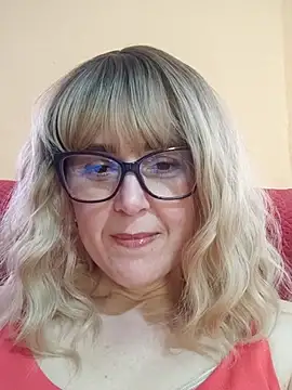Snapshot of Amelialove42 chatting on May 15, 2026, 2:15 pm Amelialove42 online show from May 15, 2026, 2:15 pm
