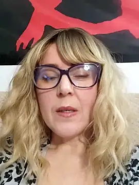 Amelialove42 online show from February 5, 2026, 7:53 pm