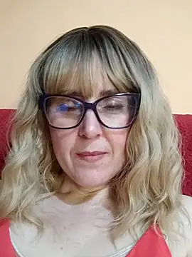 Snapshot of Amelialove42 chatting on May 10, 2026, 6:10 pm Amelialove42 online show from May 10, 2026, 6:10 pm