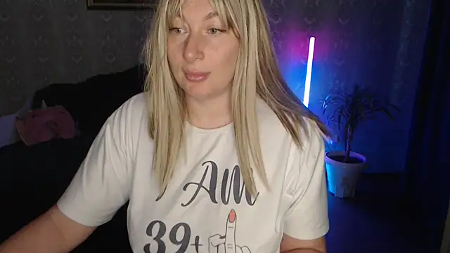 Yummy Gloria online show from November 16, 2025, 6:18 am