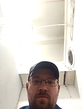 dakotafail92 online show from October 17, 2025, 8:32 pm