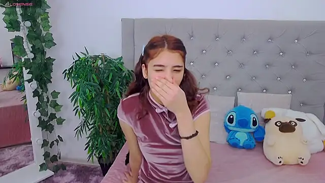 ArielLoove online show from November 19, 2025, 6:35 am