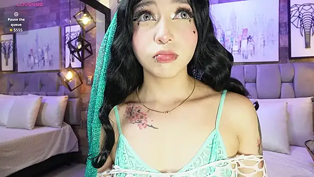 Sophia Bellucci online show from December 15, 2025, 12:44 pm