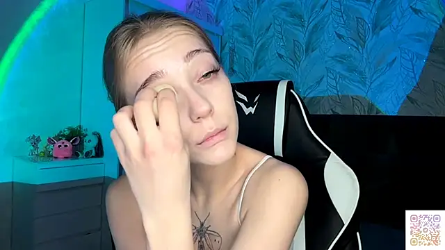 EvaPeace online show from November 16, 2025, 5:06 pm