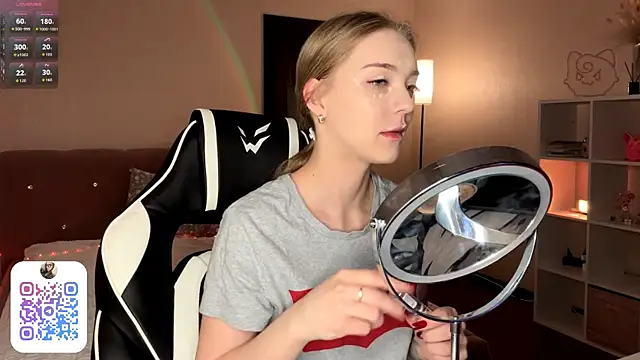 Snapshot of EvaPeace chatting on February 22, 2026, 8:32 pm EvaPeace online show from February 22, 2026, 8:32 pm