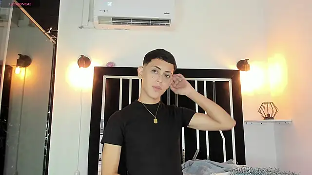 Iam criss09 online show from October 14, 2025, 12:28 pm