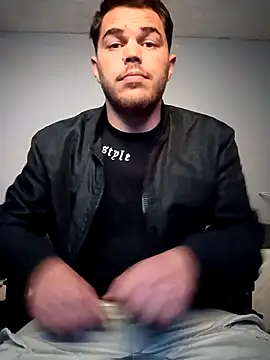 Alexszader36 online show from April 17, 2026, 9:39 pm