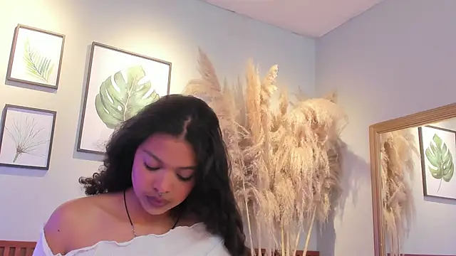 Snapshot of MIAHIVANOV chatting on December 1, 2025, 12:50 pm MIAHIVANOV online show from December 1, 2025, 12:50 pm