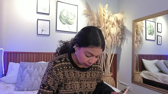 Snapshot of MIAHIVANOV chatting on November 20, 2025, 12:06 pm MIAHIVANOV online show from November 20, 2025, 12:06 pm