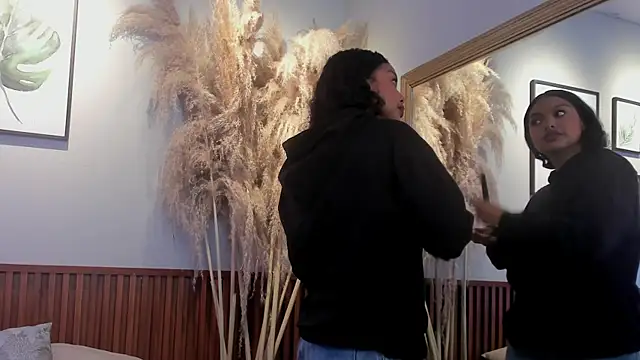 Snapshot of MIAHIVANOV chatting on November 12, 2025, 11:47 am MIAHIVANOV online show from November 12, 2025, 11:47 am