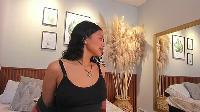 Snapshot of MIAHIVANOV chatting on November 26, 2025, 12:05 pm MIAHIVANOV online show from November 26, 2025, 12:05 pm