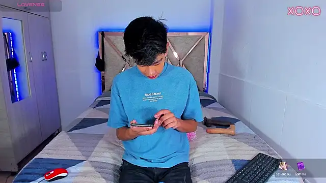 Jacovo2002 online show from October 12, 2025, 8:32 pm