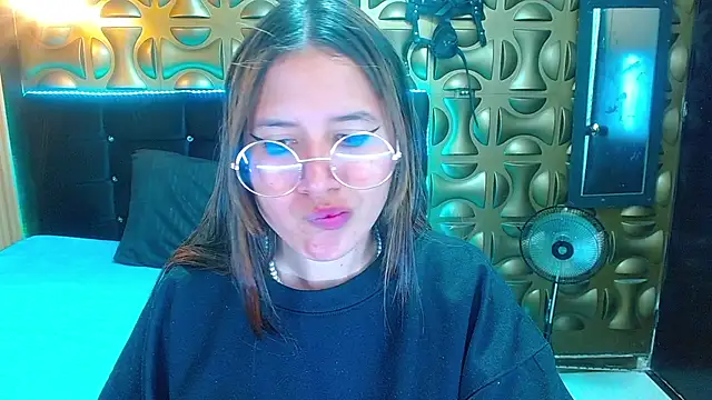 tinibunny online show from November 21, 2025, 7:57 pm