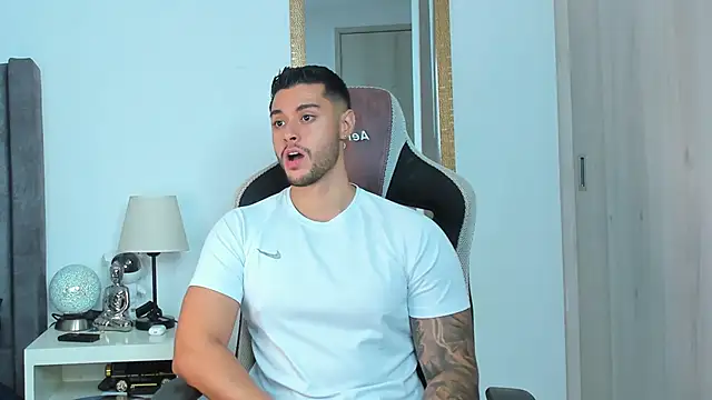 Snapshot of Ken_mailik1 chatting on October 31, 2025, 11:22 pm Ken mailik1 online show from October 31, 2025, 11:22 pm