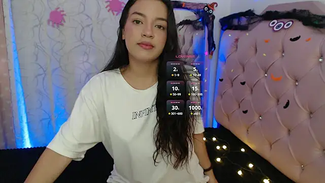 Snapshot of beauty_lana18 chatting on November 4, 2025, 12:25 am beauty lana18 online show from November 4, 2025, 12:25 am