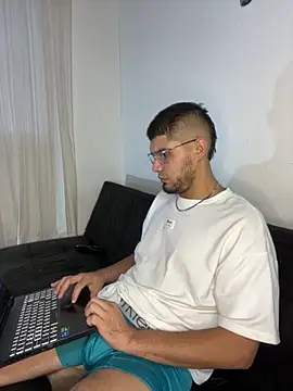 mirallesandbig online show from October 25, 2025, 10:43 pm