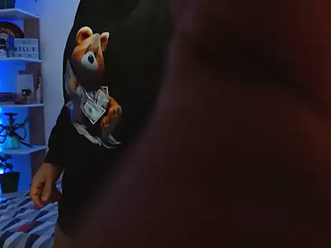 Maax3023 online show from December 5, 2025, 5:11 pm