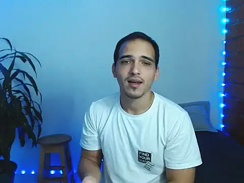 Maax3023 online show from November 5, 2025, 4:54 pm