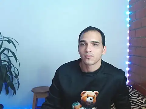 Maax3023 online show from October 27, 2025, 4:19 pm