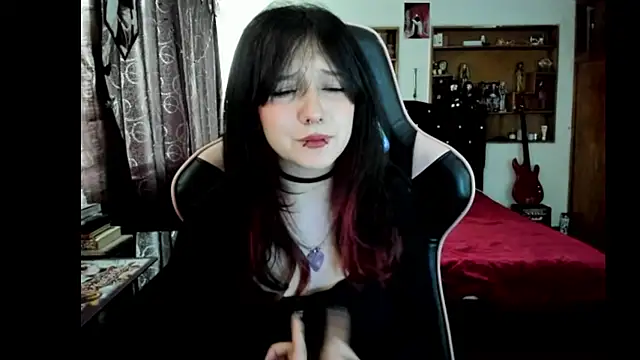 Maki Zein  online show from April 23, 2026, 9:16 pm