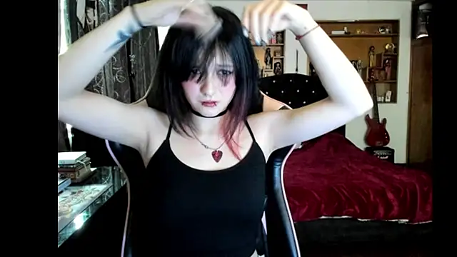 Maki Zein  online show from April 14, 2026, 9:31 pm