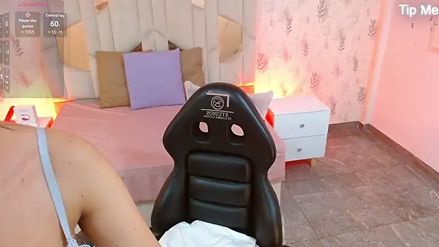 Snapshot of MARIANA_TAY1 chatting on October 23, 2025, 3:05 am MARIANA TAY1 online show from October 23, 2025, 3:05 am