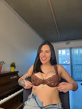 Snapshot of Lolathebaddie chatting on February 20, 2026, 12:29 am Lolathebaddie online show from February 20, 2026, 12:29 am