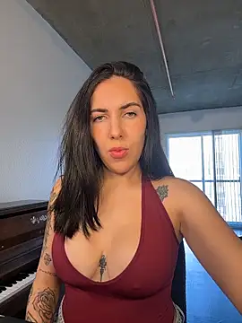 Snapshot of Lolathebaddie chatting on February 6, 2026, 9:44 pm Lolathebaddie online show from February 6, 2026, 9:44 pm