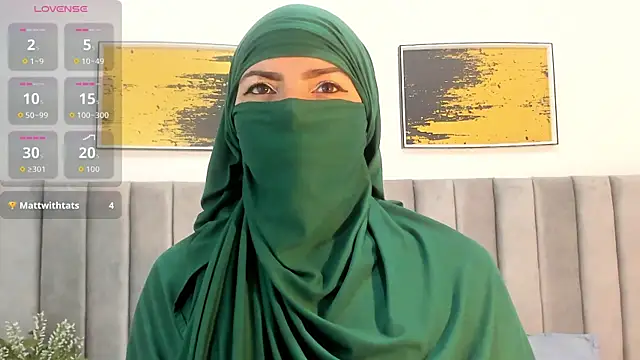  naylaa  online show from November 8, 2025, 4:05 am