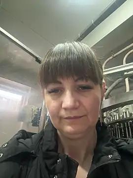 Butterfly8385 online show from November 17, 2025, 1:26 pm