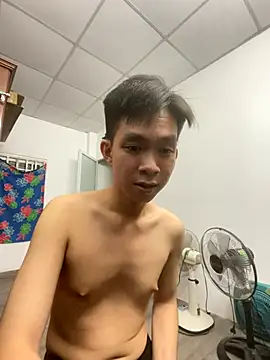 Snapshot of azn_typhoon00 chatting on October 12, 2025, 4:30 pm azn typhoon00 online show from October 12, 2025, 4:30 pm