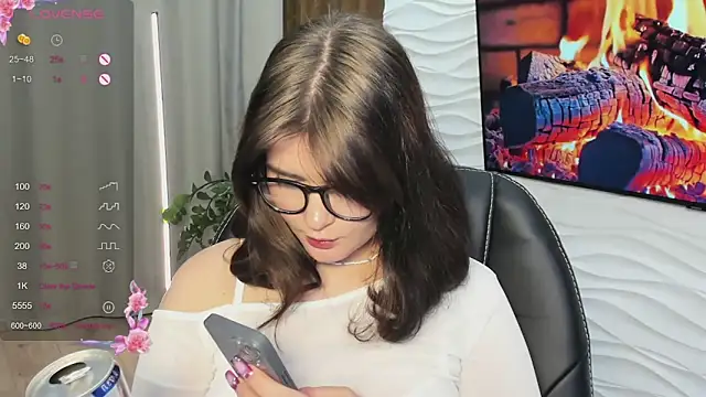 Mori Girll online show from November 21, 2025, 1:10 pm