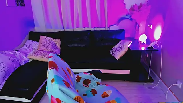 enchanted bella online show from November 29, 2025, 2:06 pm