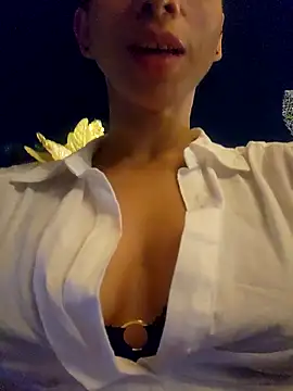 Alice Barry online show from December 17, 2025, 2:38 am